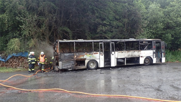 Požár odstaveného autobusu v Malé Morávce způsobil škodu za půl milionu
