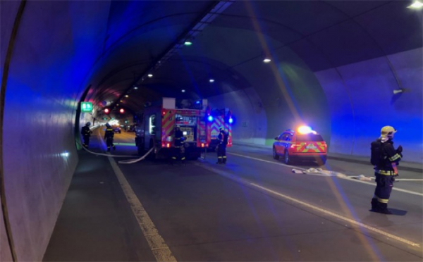 Požár osobního auta v klimkovickém tunelu 
