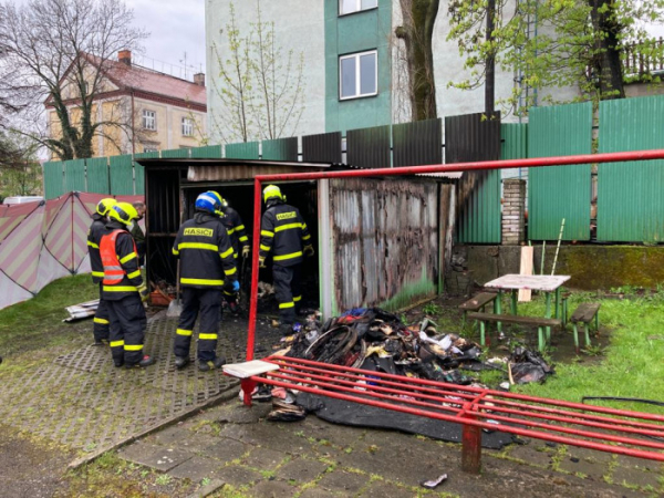 Při požáru garáže v Českém Těšíně našli hasiči uvnitř lidské tělo