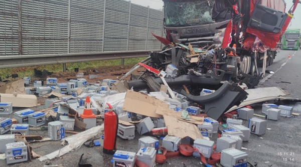 Při nehodě dvou zahraničních kamionů u Návsí na Frýdeckomístecku zemřel jeden z řidičů