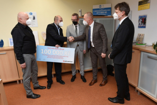 UniCredit Bank darovala peníze Novému domovu Karviná