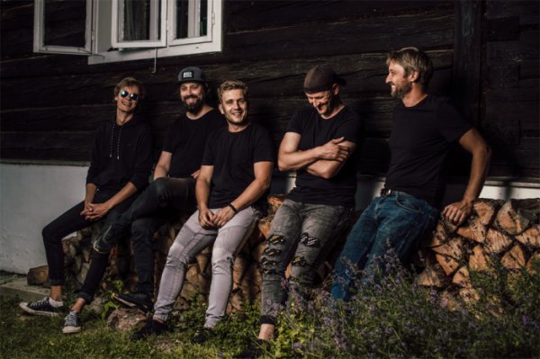Kapela Nedivoč vydává své druhé album s názvem Svítá