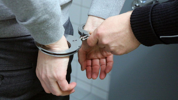 Orlovští policisté zadrželi dvojici pachatelů přímo při krádeži