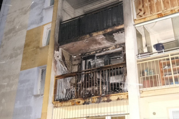 V Ostravě hořel balkon bytového domu, škoda je odhadnuta na 400 tisíc korun