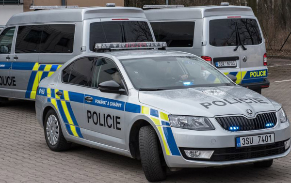 Agresora po fyzickém napadení souseda na chodbě paneláku v Ostravě policie obvinila z pokusu o vraždu