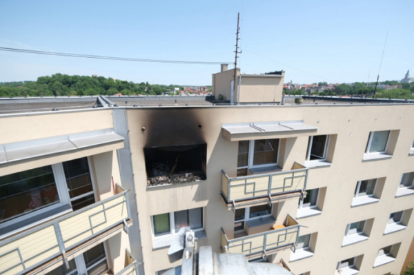 V centru Českého Těšína došlo k požáru. V hořícím bytě hasiči objevili tělo bez známek života