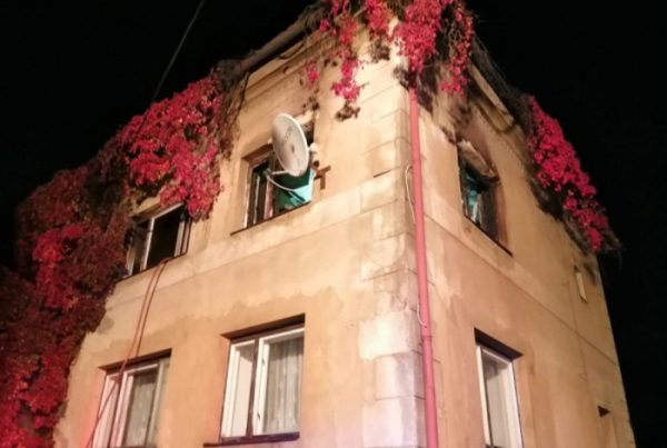 Hasiči  při požáru rodinného domu v Jindřichově na Krnovsku zachraňovali zraněnou seniorku