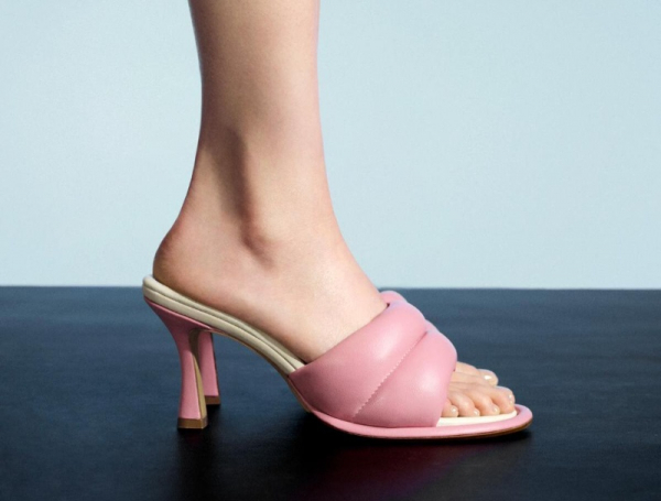 Růžové pantofle - Dámský doplněk k vašemu letnímu looku