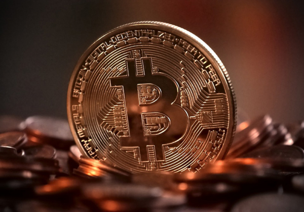Obchod z bitcoiny přišel muže draho, podvodníci ho připravili o vice než milion korun
