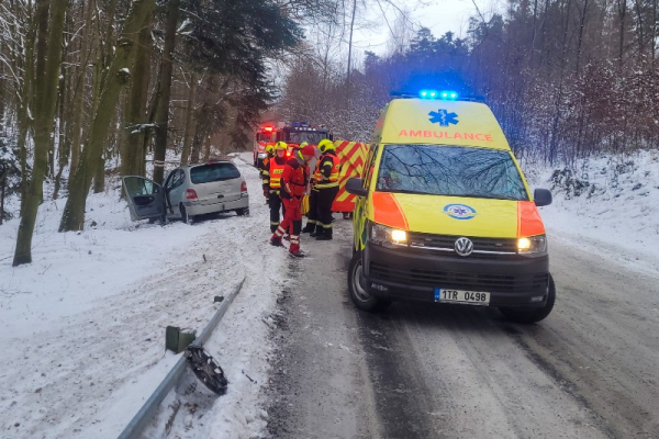 Hasiči zasahovali u dopravní nehody v oderské části Veselí, řidič automobilu zemřel