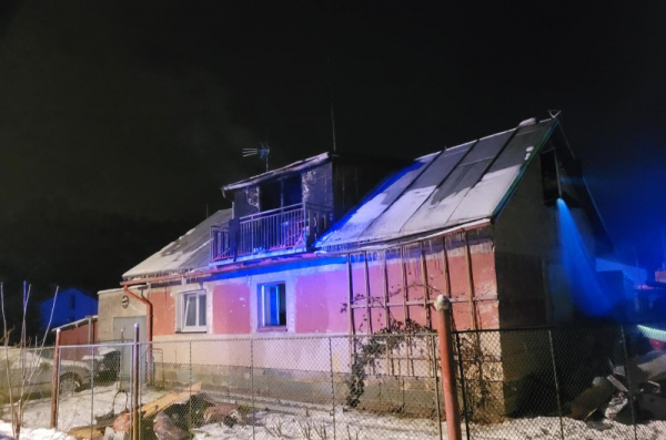 Škodu za 300 tisíc korun způsobil požár v podkroví rodinného domu v Horním Těrlicku