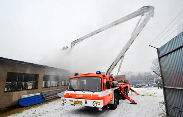 Požár průmyslové haly v Orlové za 4 miliony